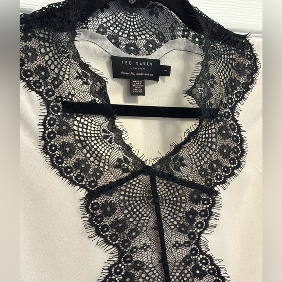 Ted Baker Blouse Sheer Cream with Black Lace Detail Cap Sleeves Ted Size 1 US 4 - Picture 3 of 9
